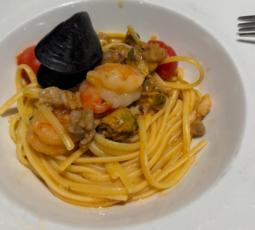 MSCベリッシマ メインダイニングで食べた魚介のパスタの写真